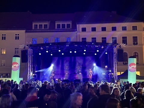 Stage XLR und Konzertbeleuchtung bei Nacht